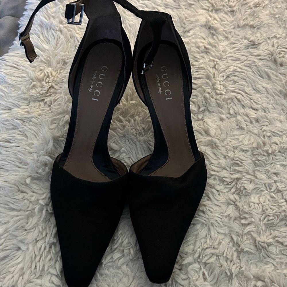 Beautiful Gucci Black Satin Heels. - Picture 4 of 4